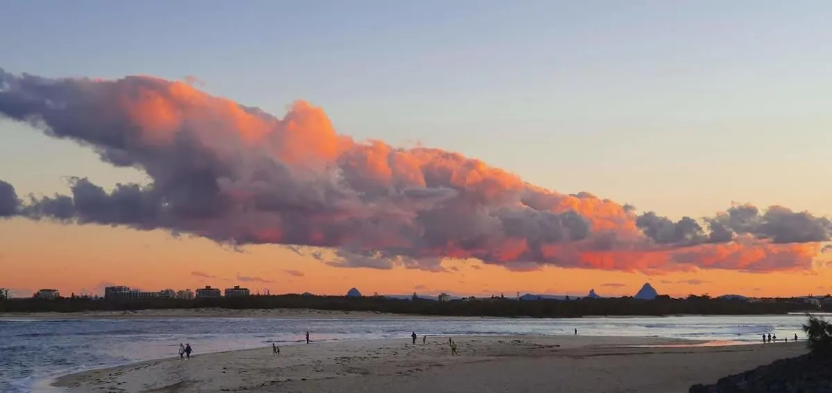 Absolute Beachfront Bliss On Kings Beach Caloundra 0*,