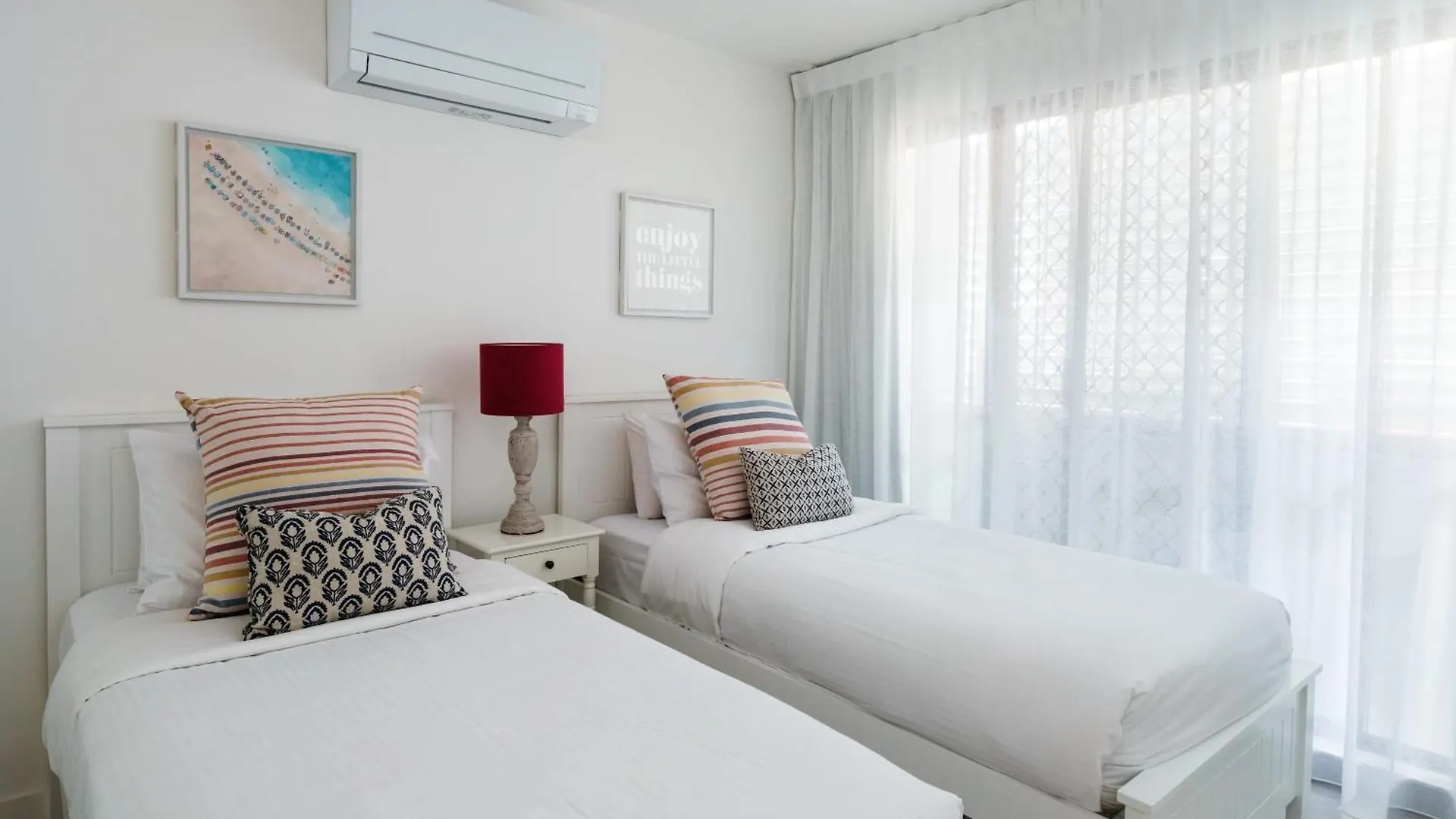 Apartment Absolute Beachfront Bliss On Kings Beach Caloundra