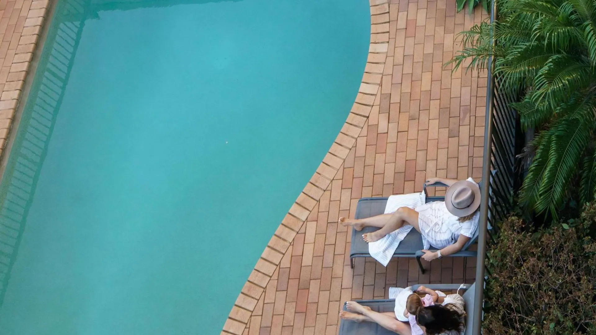 Apartment Absolute Beachfront Bliss On Kings Beach Caloundra