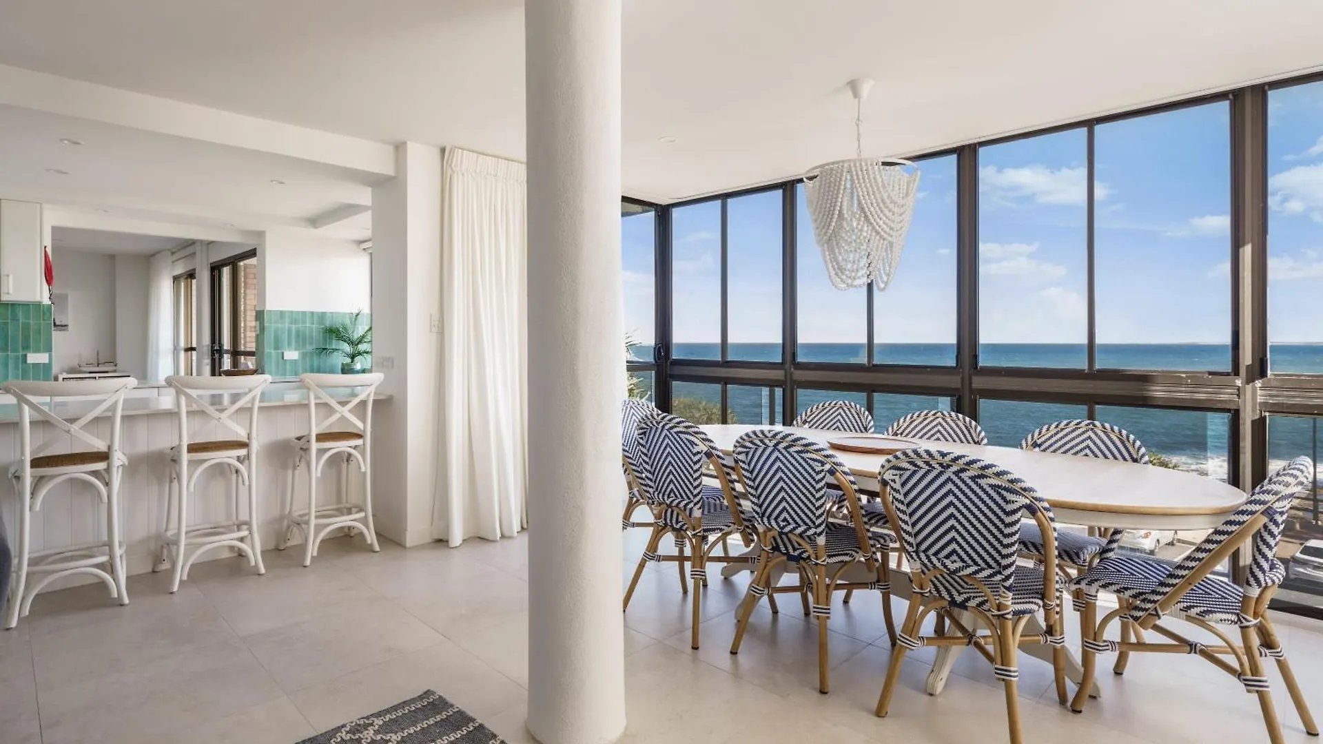 Apartment Absolute Beachfront Bliss On Kings Beach Caloundra
