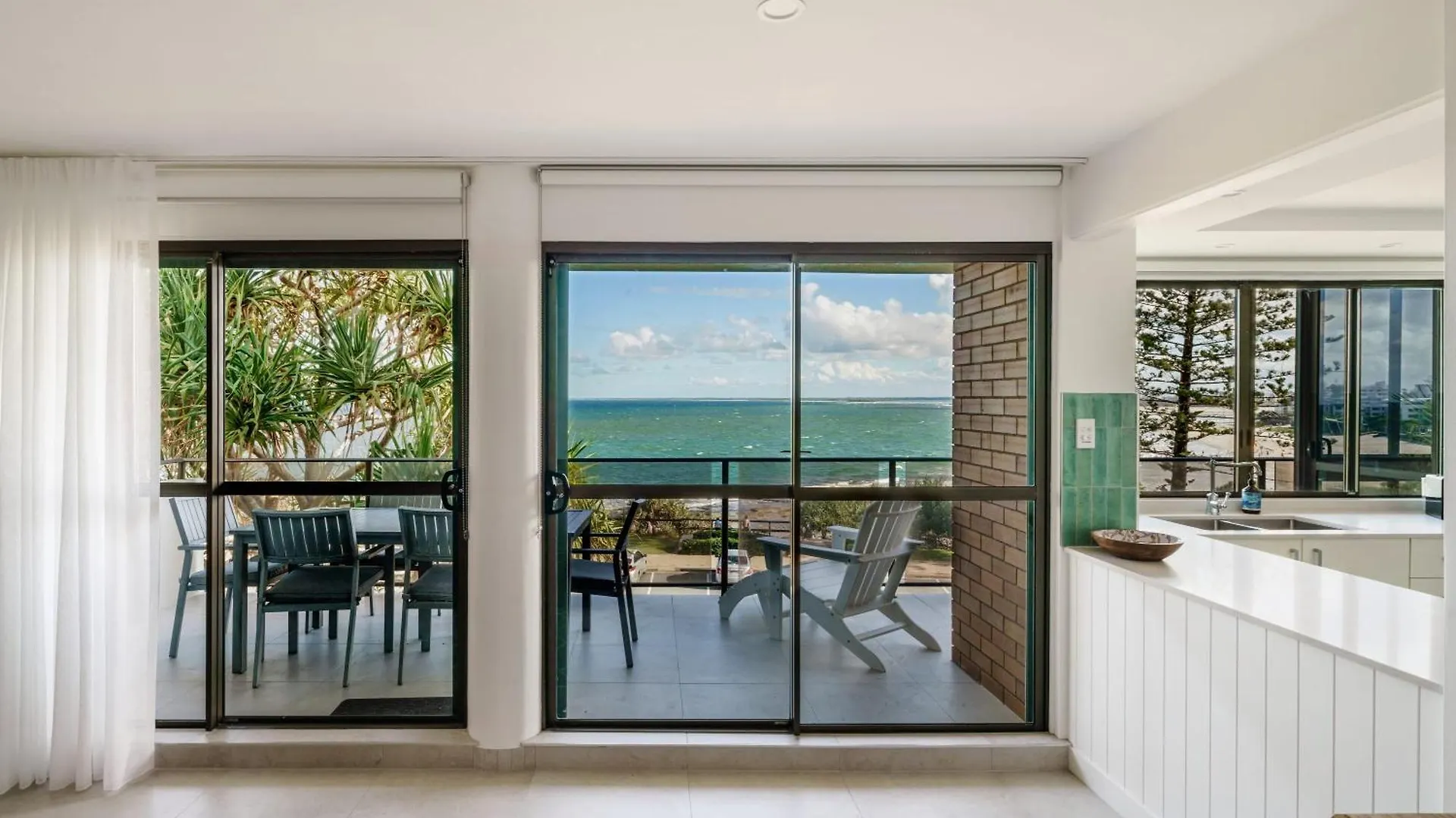 Apartment Absolute Beachfront Bliss On Kings Beach Caloundra
